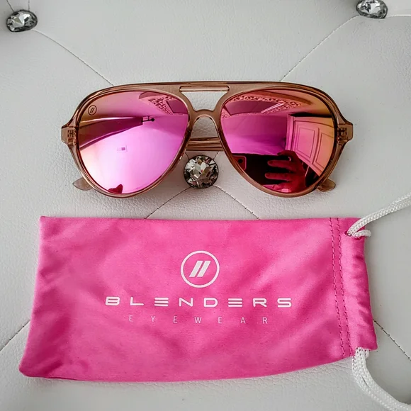 ~~BLENDERS🩷Skyway Sunglasses~~ - Picture 10 of 15